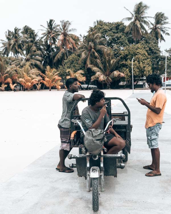 Fulidhoo Maldives local island budget travel