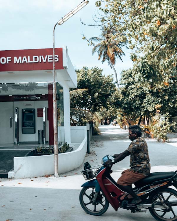Dhiffushi Maldives ATM money budget