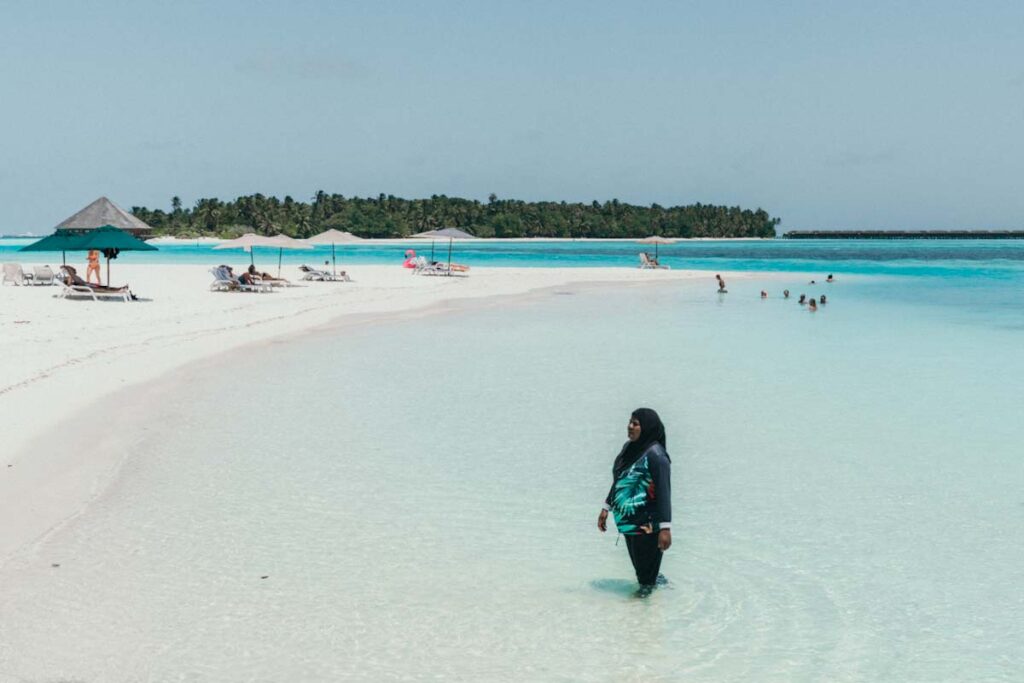 Dhiffushi island local dresscode Maldives budget