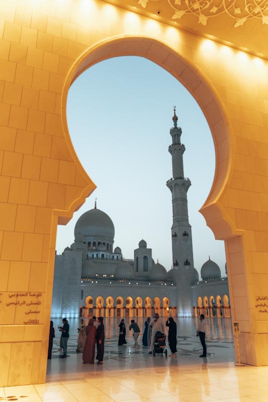 when to visit abu dhabi mosque