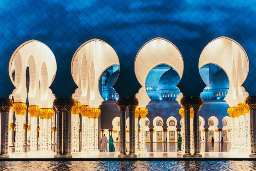 when to visit abu dhabi mosque